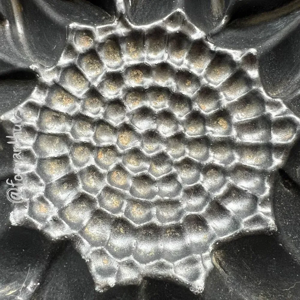 Nordic Ware Sunflower Bundt Cake Pan 10 Cup Cast Aluminum USA